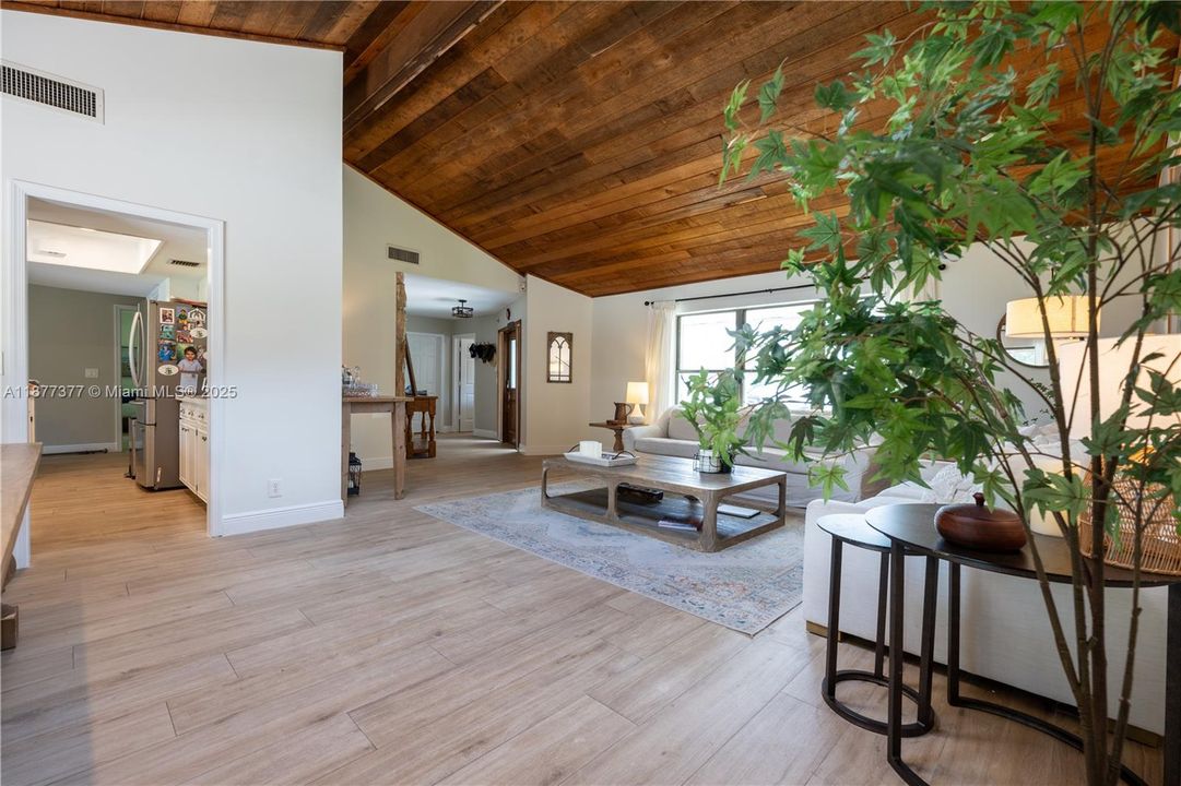 Recently Sold: $879,000 (3 beds, 2 baths, 2331 Square Feet)