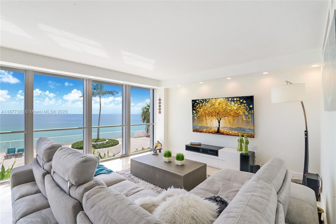 На продажу: $1,795,000 (2 спален, 2 ванн, 2020 Квадратных фут)