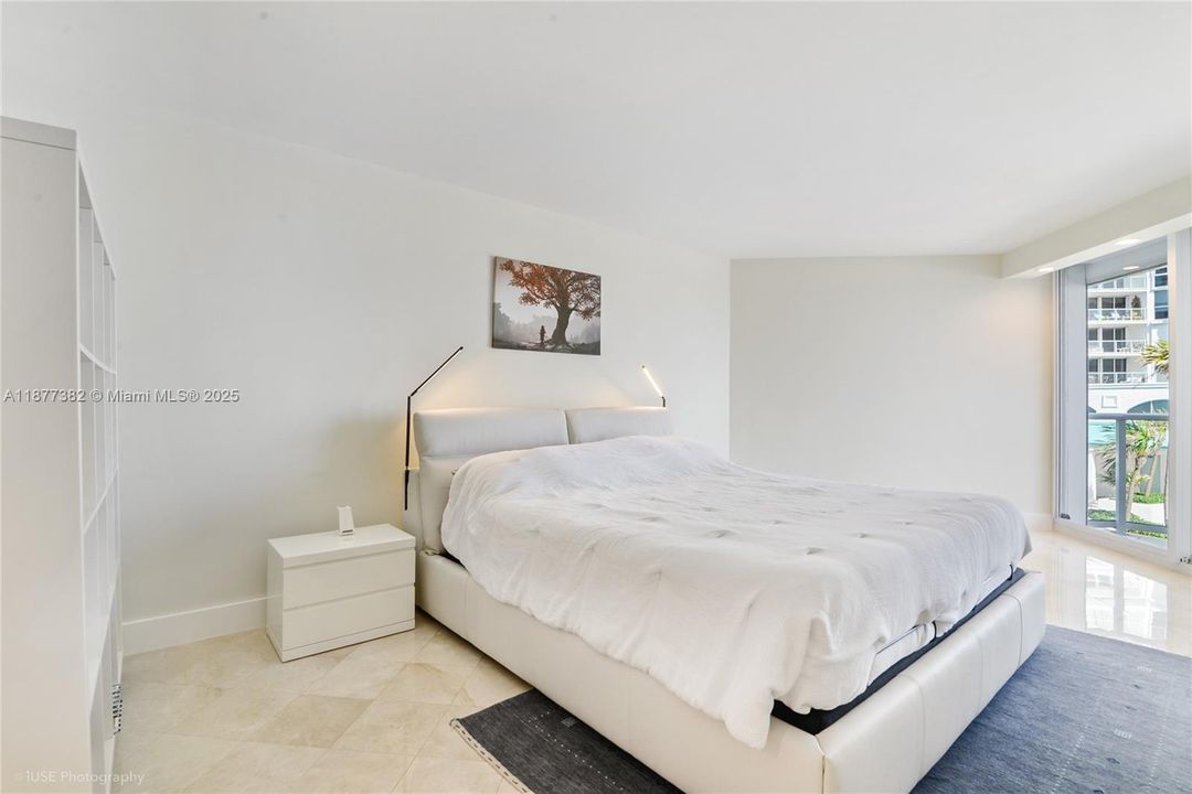 На продажу: $1,795,000 (2 спален, 2 ванн, 2020 Квадратных фут)