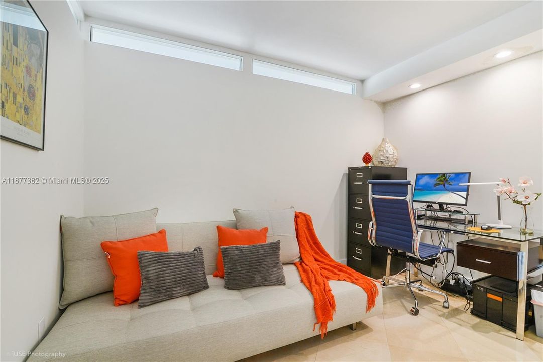 На продажу: $1,795,000 (2 спален, 2 ванн, 2020 Квадратных фут)