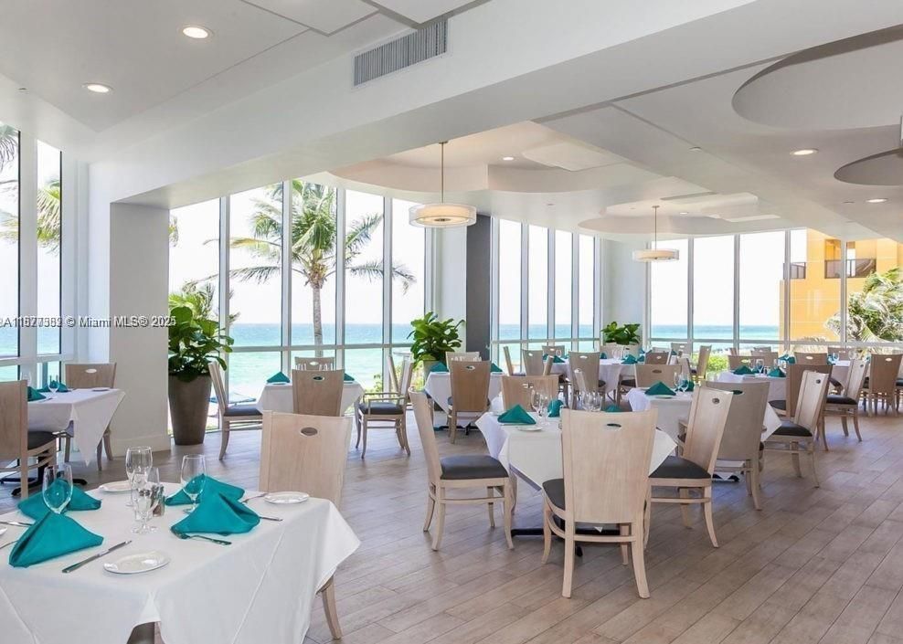 На продажу: $1,795,000 (2 спален, 2 ванн, 2020 Квадратных фут)