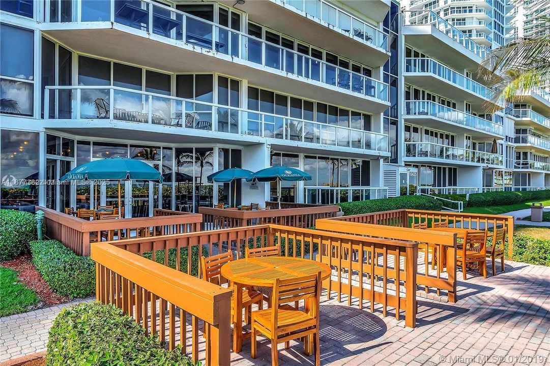 На продажу: $1,795,000 (2 спален, 2 ванн, 2020 Квадратных фут)