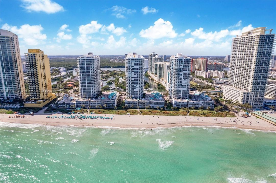 На продажу: $1,795,000 (2 спален, 2 ванн, 2020 Квадратных фут)