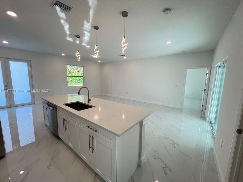 待售: $304,000 (3 贝兹, 2 浴室, 0 平方英尺)