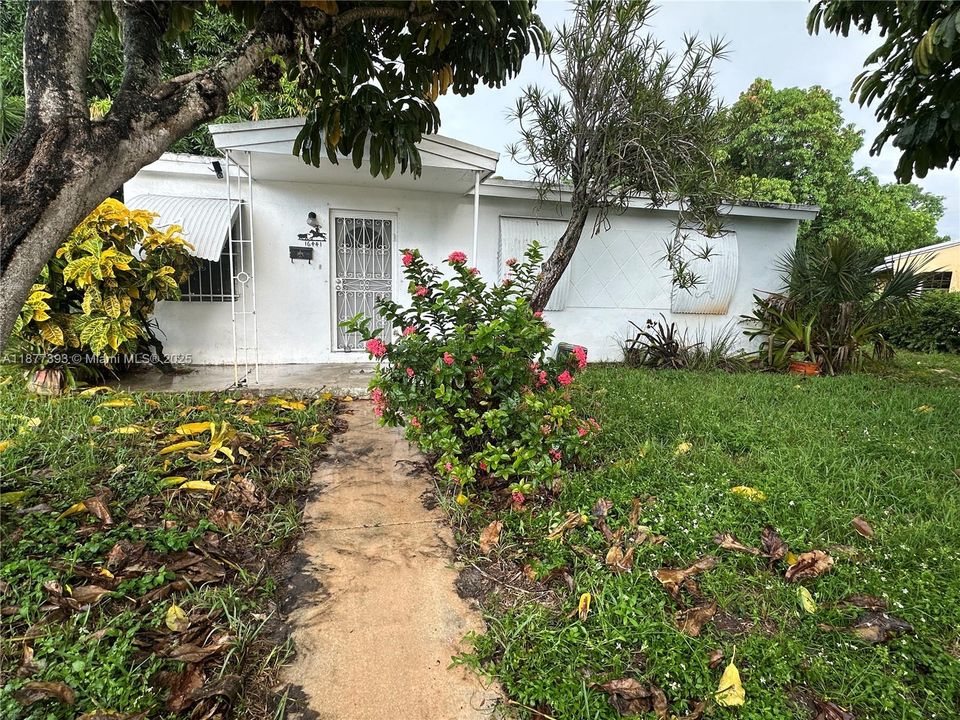 Vendido Recientemente: $329,000 (3 camas, 1 baños, 840 Pies cuadrados)