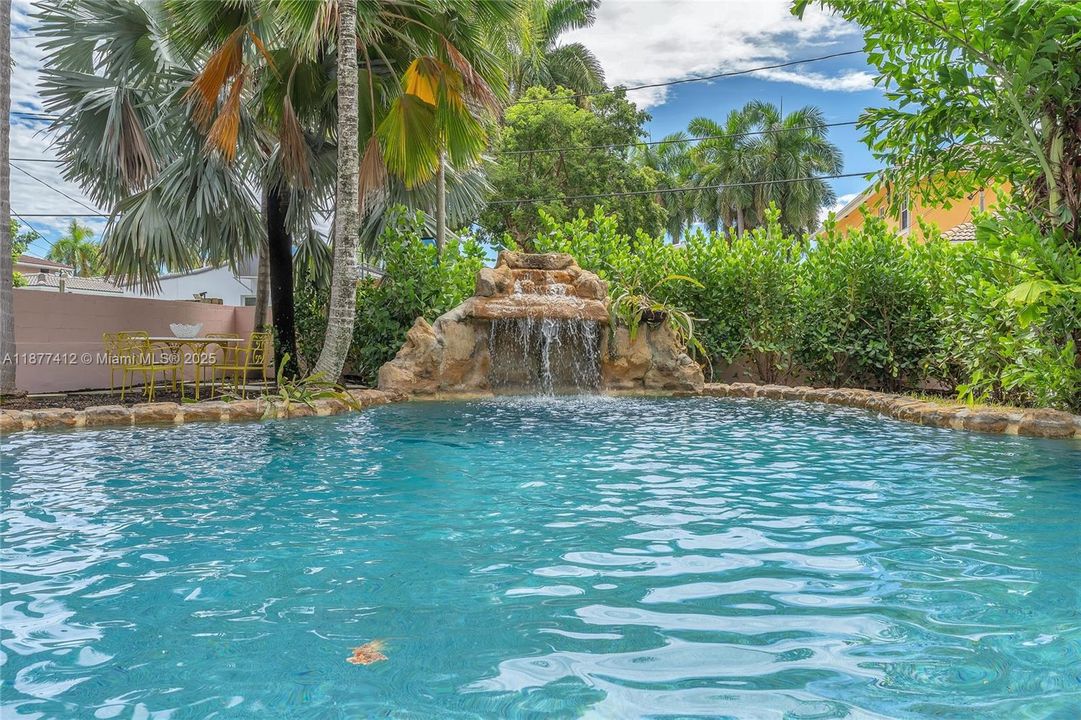 Active With Contract: $1,850,000 (4 beds, 5 baths, 2630 Square Feet)