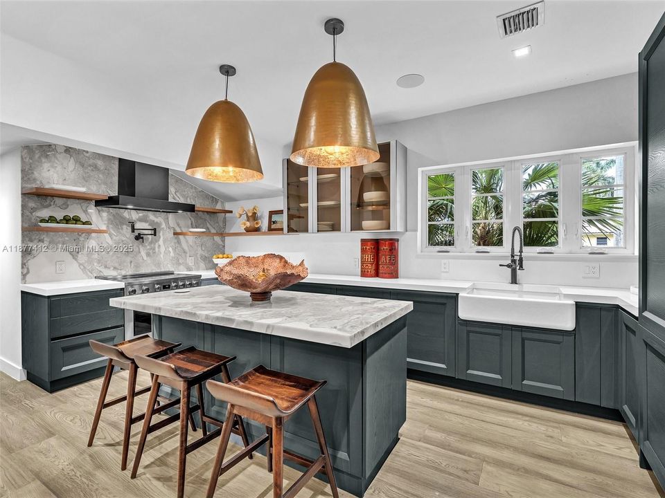 Active With Contract: $1,850,000 (4 beds, 5 baths, 2630 Square Feet)