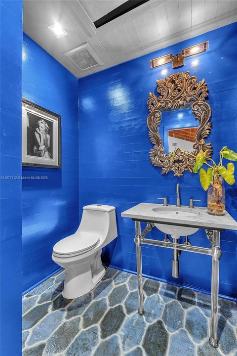 Active With Contract: $1,850,000 (4 beds, 5 baths, 2630 Square Feet)