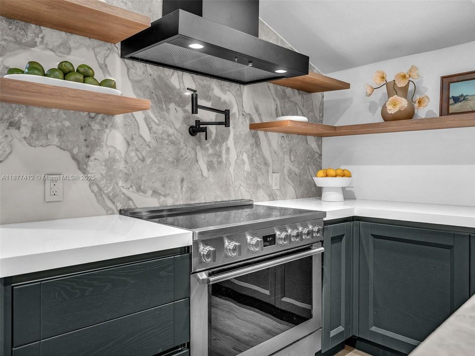 Active With Contract: $1,850,000 (4 beds, 5 baths, 2630 Square Feet)