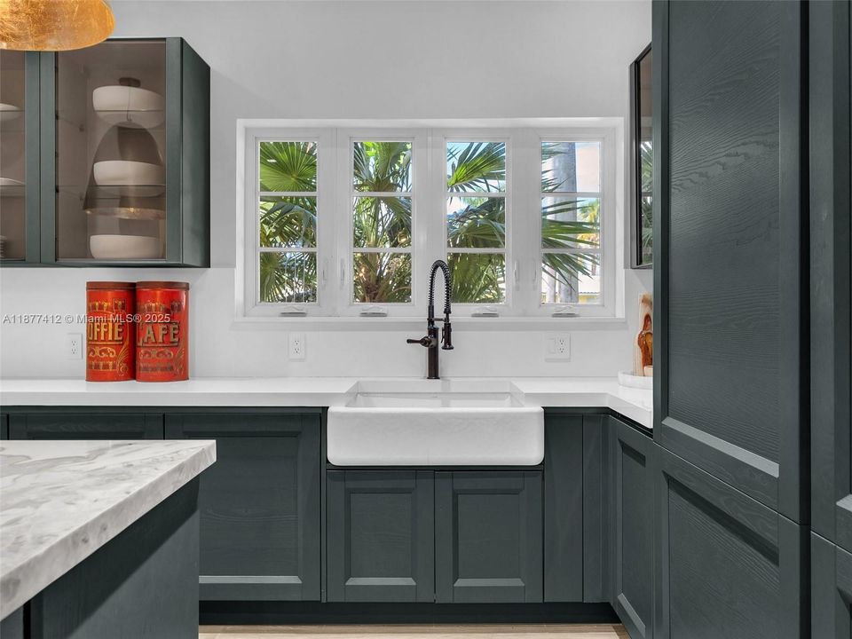 Active With Contract: $1,850,000 (4 beds, 5 baths, 2630 Square Feet)