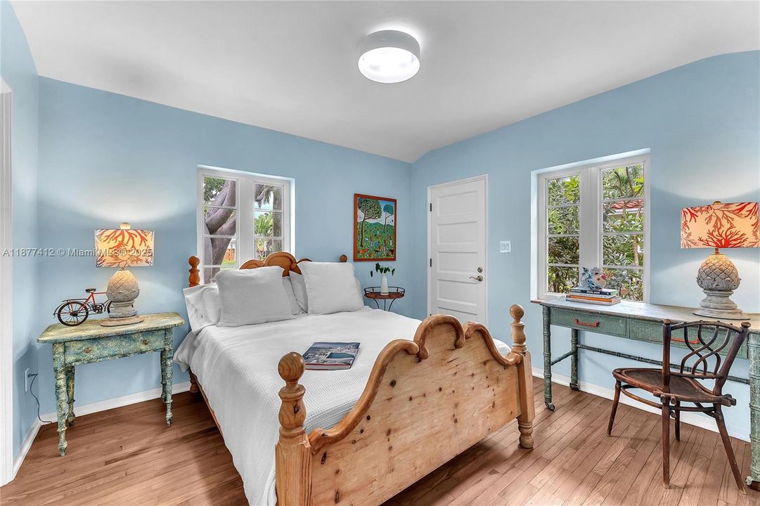 Active With Contract: $1,850,000 (4 beds, 5 baths, 2630 Square Feet)