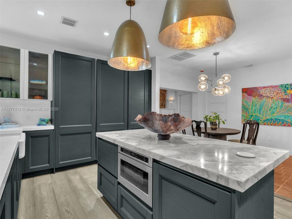 Active With Contract: $1,850,000 (4 beds, 5 baths, 2630 Square Feet)