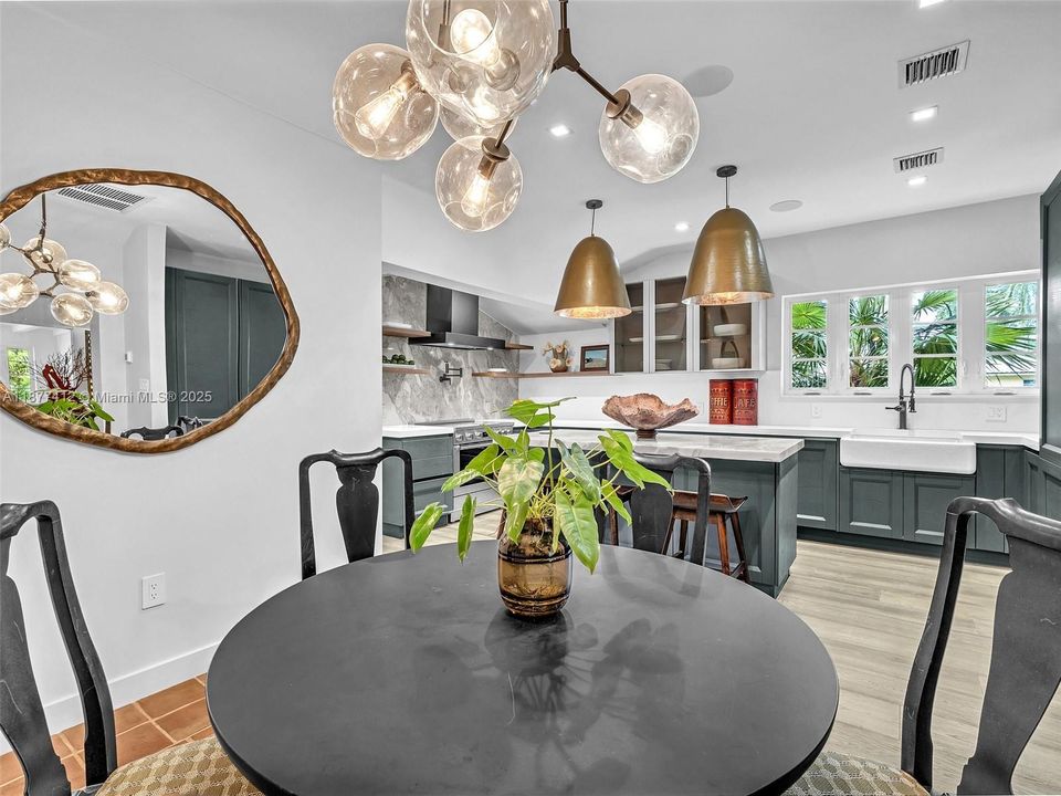 Active With Contract: $1,850,000 (4 beds, 5 baths, 2630 Square Feet)