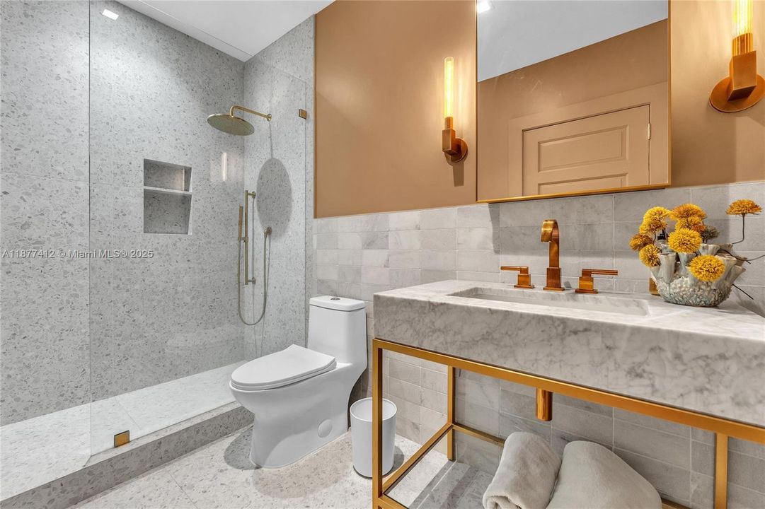 Active With Contract: $1,850,000 (4 beds, 5 baths, 2630 Square Feet)