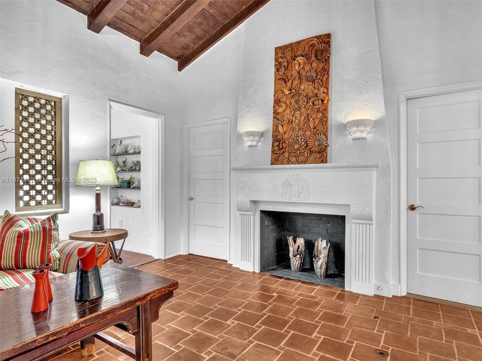 Active With Contract: $1,850,000 (4 beds, 5 baths, 2630 Square Feet)