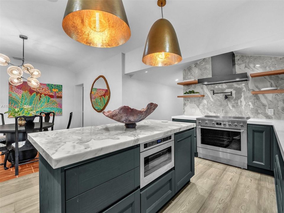 Active With Contract: $1,850,000 (4 beds, 5 baths, 2630 Square Feet)