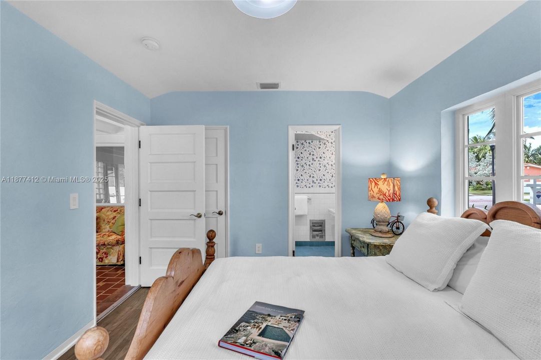 Active With Contract: $1,850,000 (4 beds, 5 baths, 2630 Square Feet)