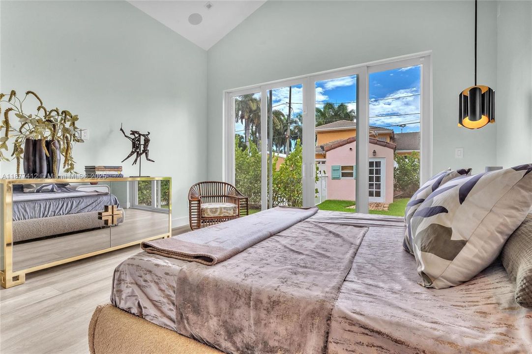 Active With Contract: $1,850,000 (4 beds, 5 baths, 2630 Square Feet)