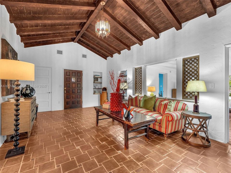 Active With Contract: $1,850,000 (4 beds, 5 baths, 2630 Square Feet)