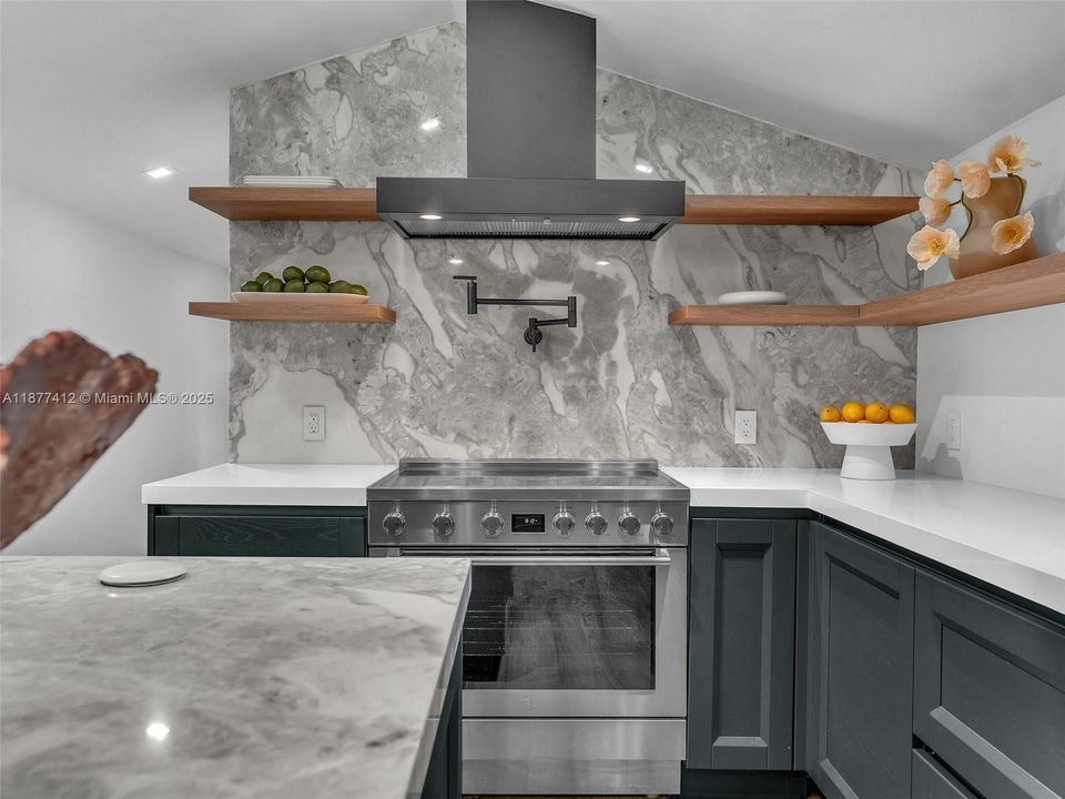 Active With Contract: $1,850,000 (4 beds, 5 baths, 2630 Square Feet)