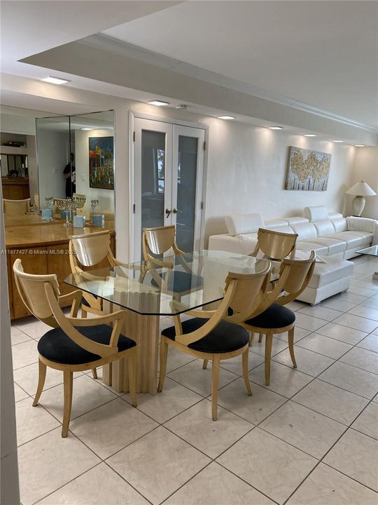 En Venta: $972,000 (2 camas, 2 baños, 1356 Pies cuadrados)