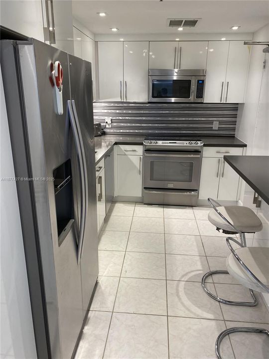 En Venta: $972,000 (2 camas, 2 baños, 1356 Pies cuadrados)