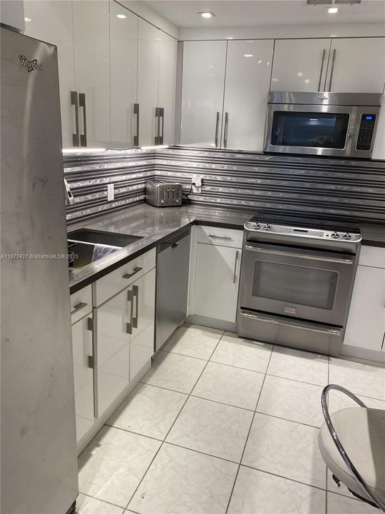 En Venta: $972,000 (2 camas, 2 baños, 1356 Pies cuadrados)