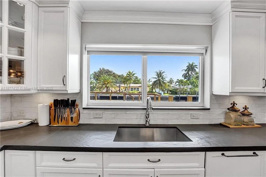 For Sale: $1,490,000 (3 beds, 2 baths, 2036 Square Feet)