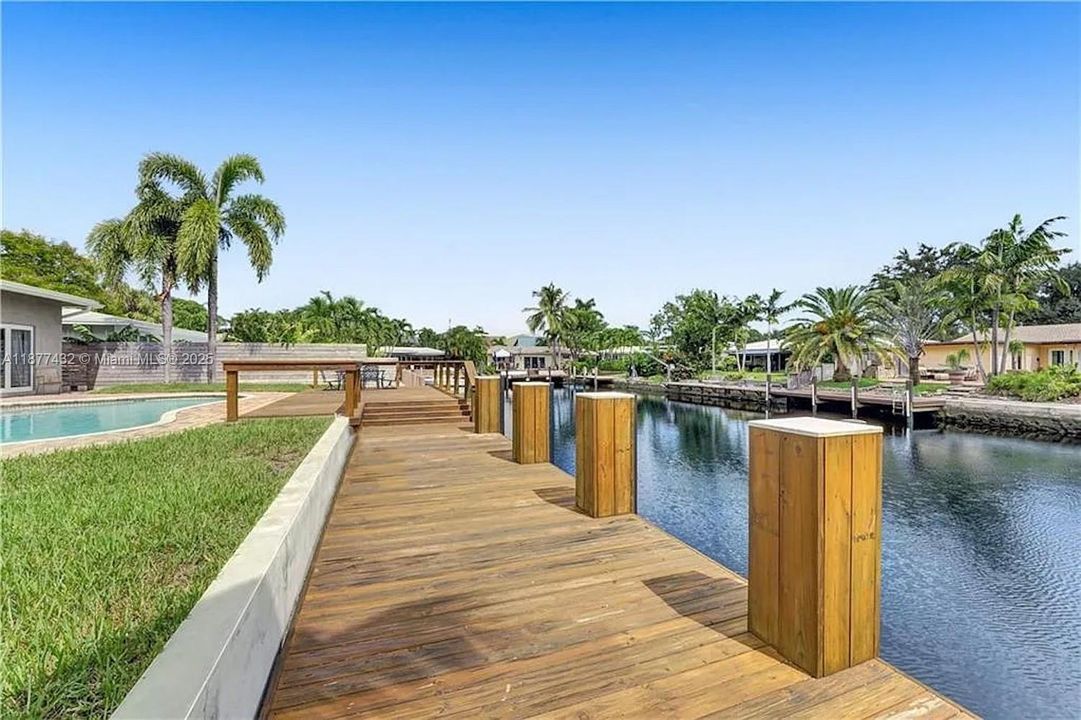 For Sale: $1,490,000 (3 beds, 2 baths, 2036 Square Feet)