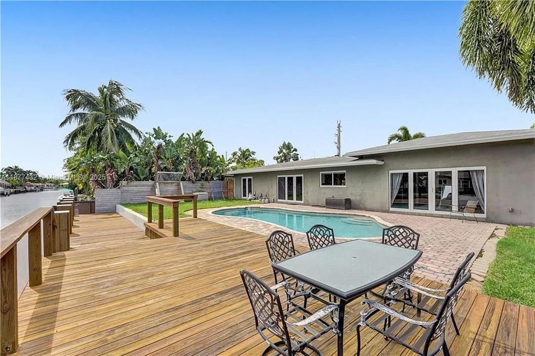 For Sale: $1,490,000 (3 beds, 2 baths, 2036 Square Feet)