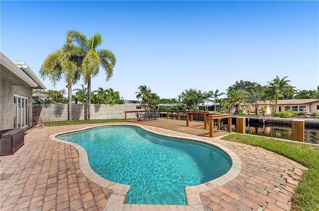 For Sale: $1,490,000 (3 beds, 2 baths, 2036 Square Feet)