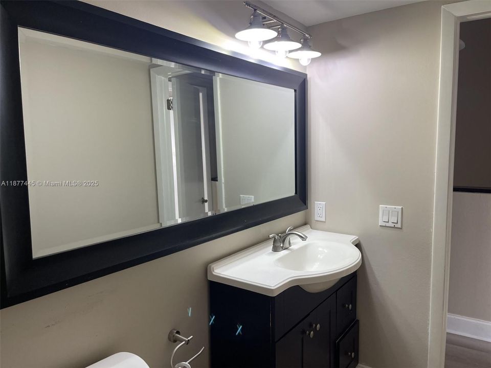 Active With Contract: $4,300 (3 beds, 2 baths, 1200 Square Feet)