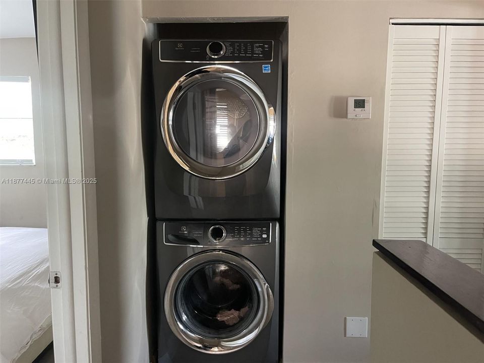 Active With Contract: $4,300 (3 beds, 2 baths, 1200 Square Feet)