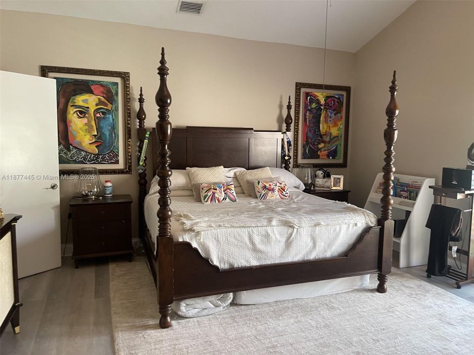 Active With Contract: $4,300 (3 beds, 2 baths, 1200 Square Feet)