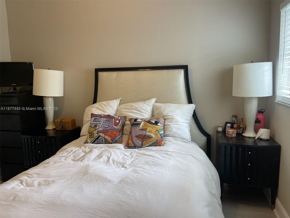 Active With Contract: $4,300 (3 beds, 2 baths, 1200 Square Feet)