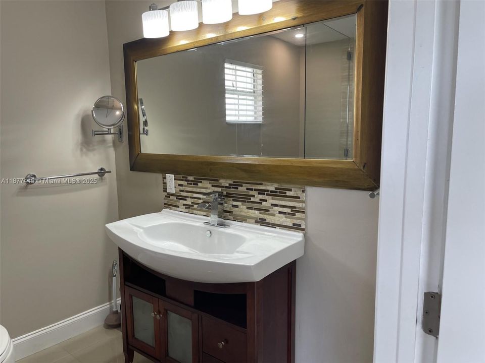 Active With Contract: $4,300 (3 beds, 2 baths, 1200 Square Feet)