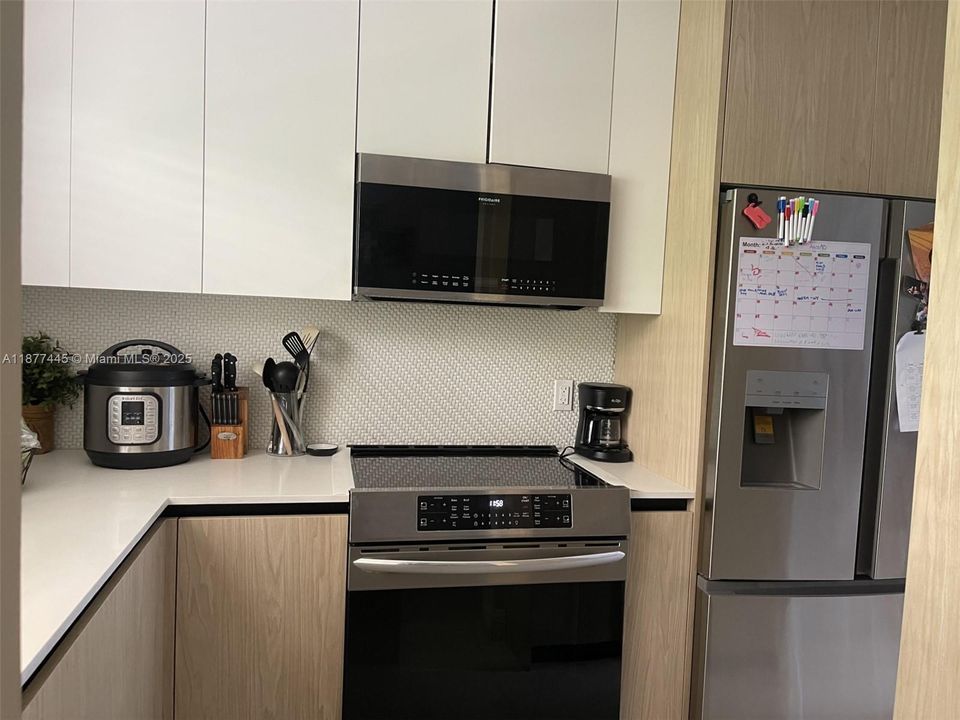 Active With Contract: $4,300 (3 beds, 2 baths, 1200 Square Feet)