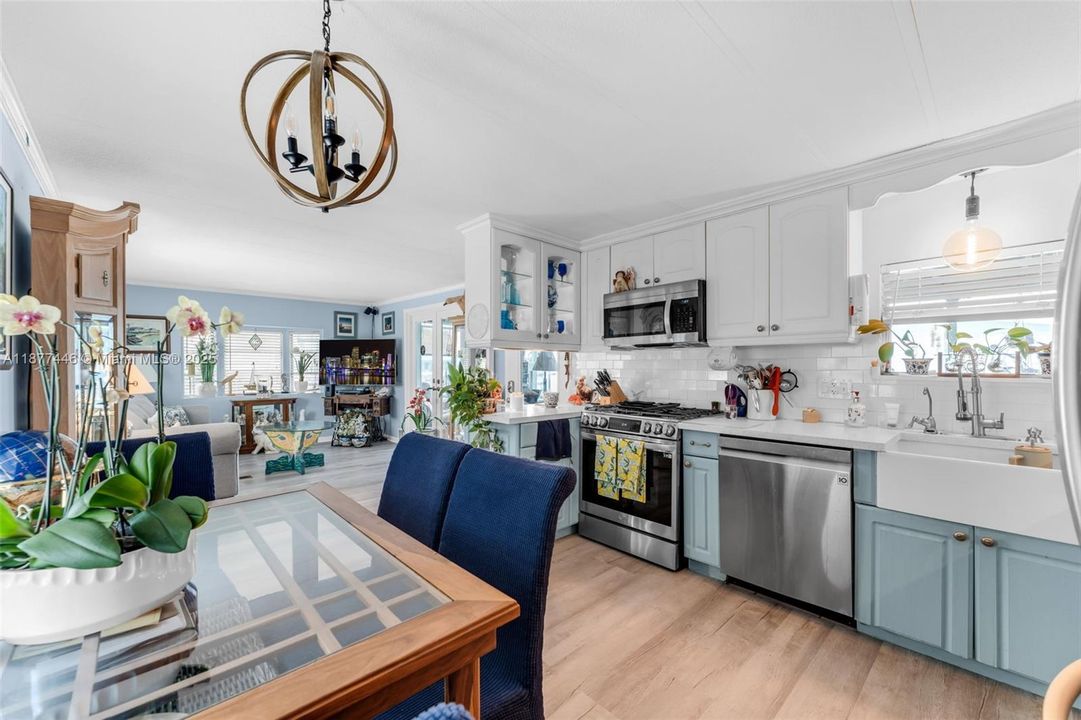 待售: $969,000 (2 贝兹, 1 浴室, 672 平方英尺)