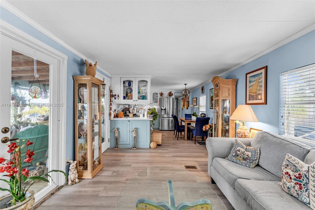 待售: $969,000 (2 贝兹, 1 浴室, 672 平方英尺)