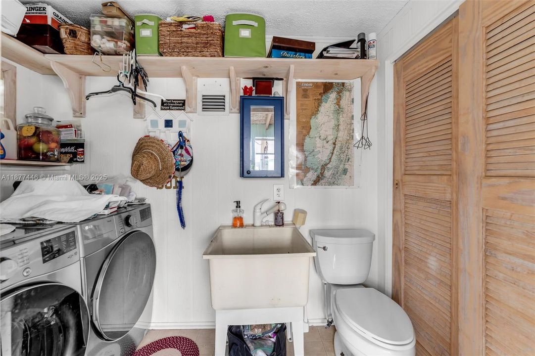 待售: $969,000 (2 贝兹, 1 浴室, 672 平方英尺)