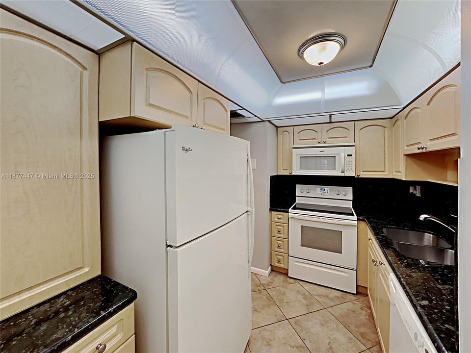 Под контрактом: $490,000 (3 спален, 2 ванн, 1214 Квадратных фут)