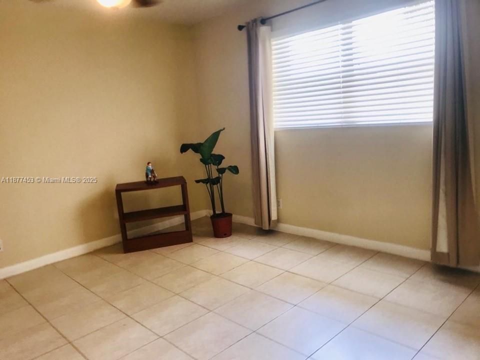 Recently Rented: $1,650 (1 beds, 1 baths, 750 Square Feet)
