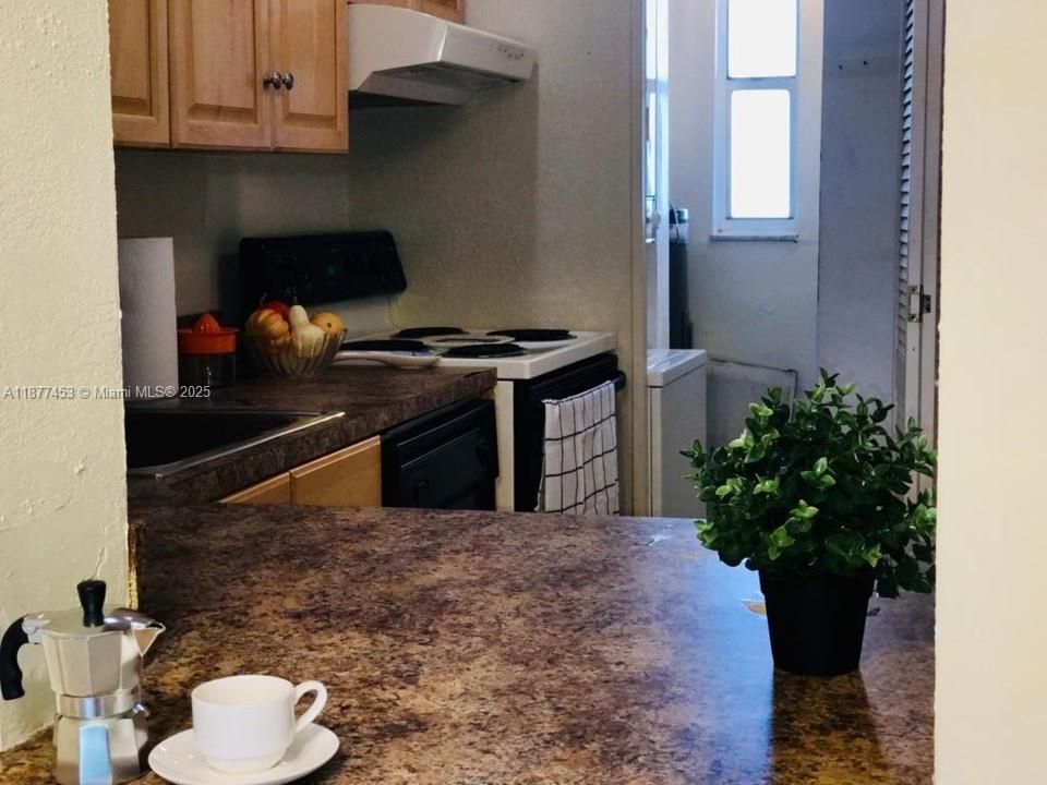 Recently Rented: $1,650 (1 beds, 1 baths, 750 Square Feet)