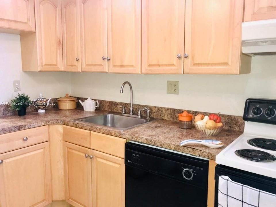 Recently Rented: $1,650 (1 beds, 1 baths, 750 Square Feet)