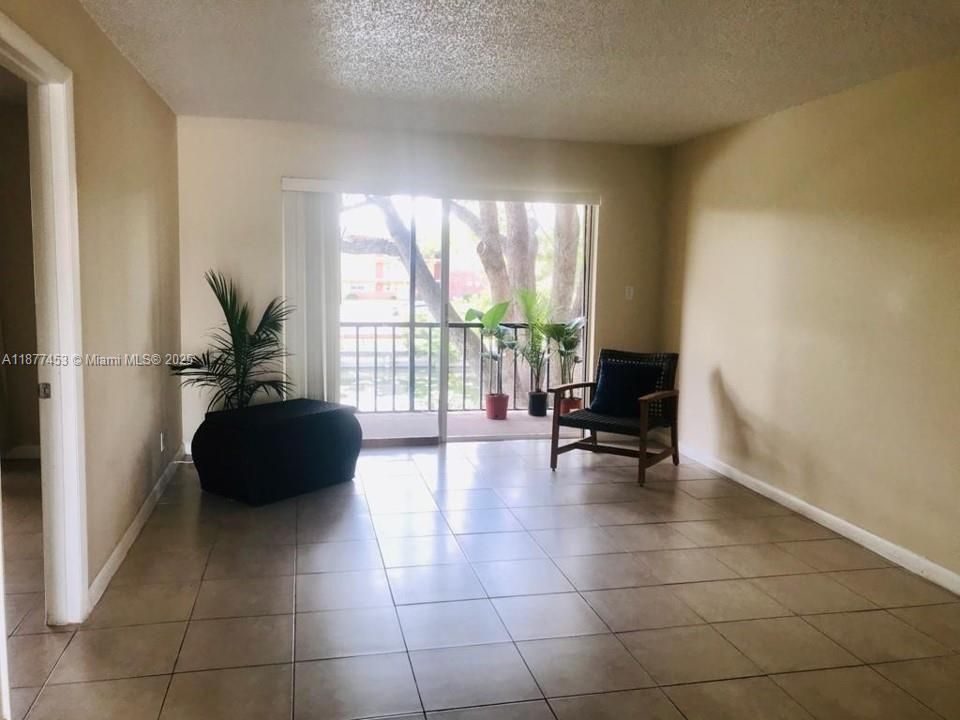 Recently Rented: $1,650 (1 beds, 1 baths, 750 Square Feet)