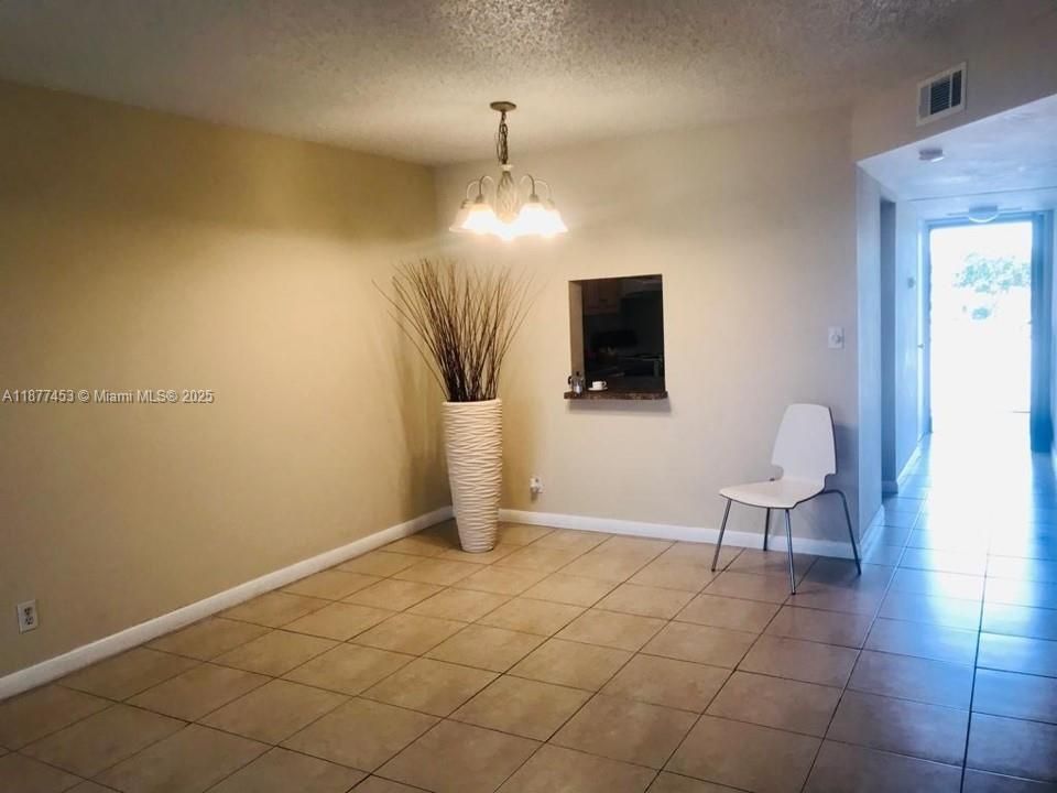 Recently Rented: $1,650 (1 beds, 1 baths, 750 Square Feet)