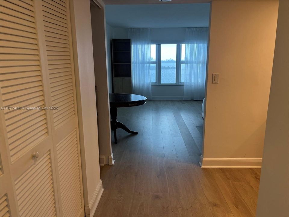 В аренду: $1,500 (0 спален, 1 ванн, 350 Квадратных фут)