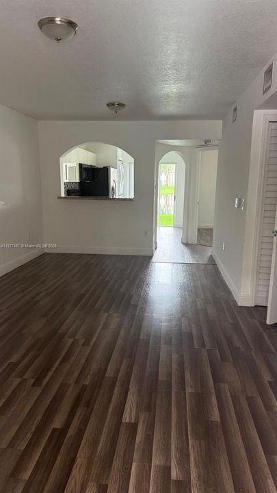 Active With Contract: $1,800 (2 beds, 2 baths, 822 Square Feet)