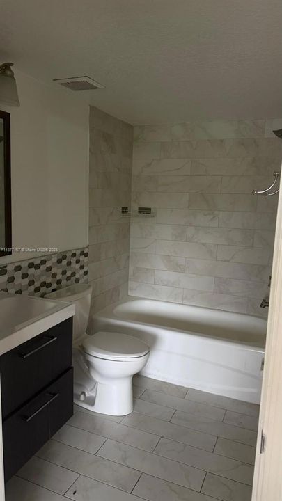 Active With Contract: $1,800 (2 beds, 2 baths, 822 Square Feet)