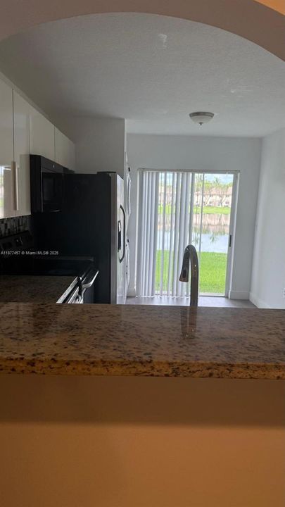 Active With Contract: $1,800 (2 beds, 2 baths, 822 Square Feet)